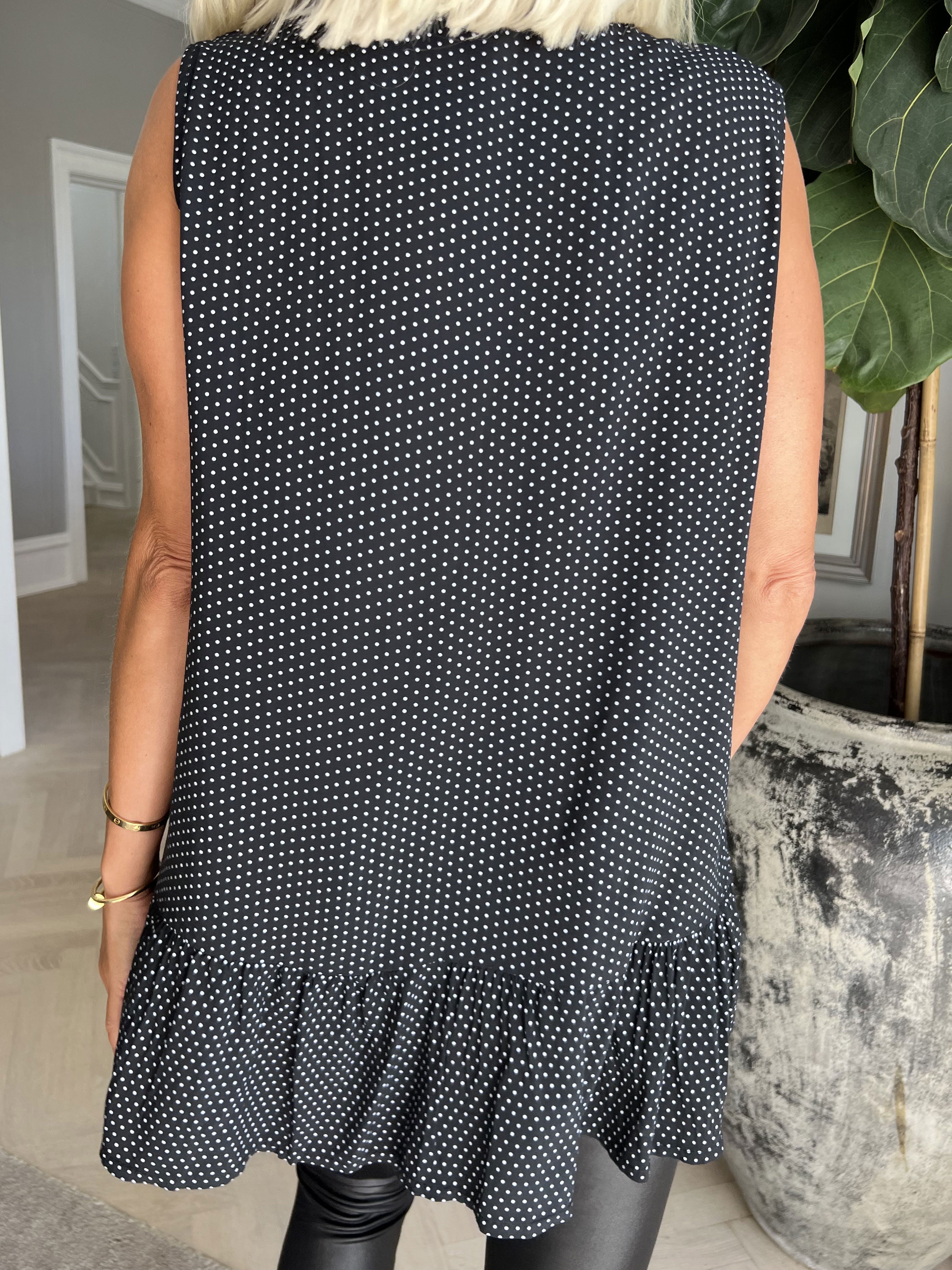 Madina - Söt topp med prickar